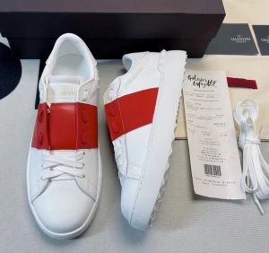 Valentino skor - 37-45 Kvitto och alla tillbehör medföljer