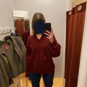 Stickad tröja - Intressekoll på denna super snygga vintage stickade tröjan❤️ herrstorlek men passar mig (på bilden) som har storlek S/M och är 175