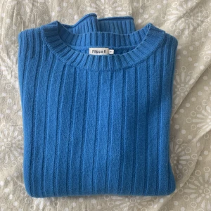 Blå Tröja - Fin blå tröja från Filippa K i 100% ull, en gammal modell som är i fint skick 💙💙