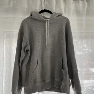 Säljer dessa två hoodies från hm.