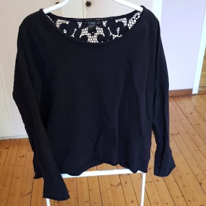 Långärmad blus - Långärmad blus. Storlek 48.