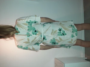 Helt ny klönning i storlek 36 - Helt ny, enbart provad Storlek 36