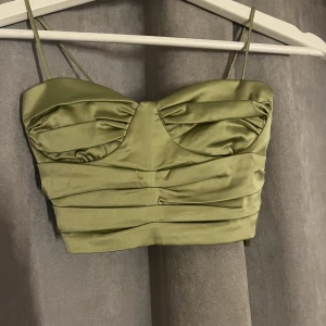 Festlig topp - Festlig topp från Gina i xs, använd en gång💗