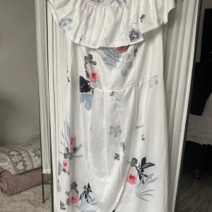 Strand klänning ?  - Aldrig använd 