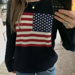 Stickad tröja - Säljer denna superfina stickade tröjan i fint skick! Den är i storlek M, men kan även passa S eller Xs🥰
