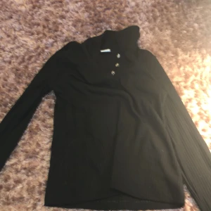  tröja - Den blir mycket finare när du har knäppt knapparna