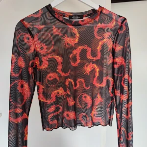 Meshtröja  - Meshtröja från bershka i storlek M. Passar perfekt till fest 