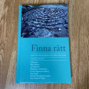 Juridik böcker   - Finna rätt: 200 kr  Juridik skrivguide: 160 kr  Familjejuridik: 160 kr 