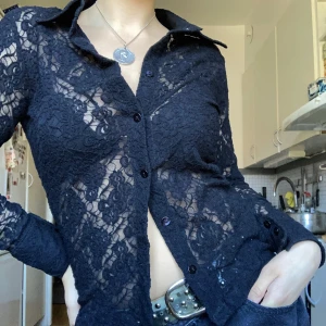 Spetsskjorta  - Fin spetstopp/skjorta, tar emot prisförslag