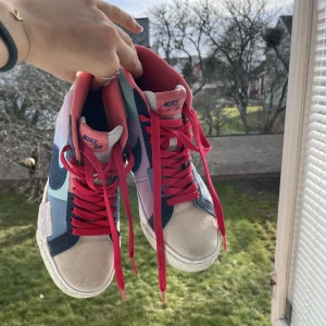 Nike jordans  - Jättefina Nike skor som knappt är använda. Storlek 39🤗🥰