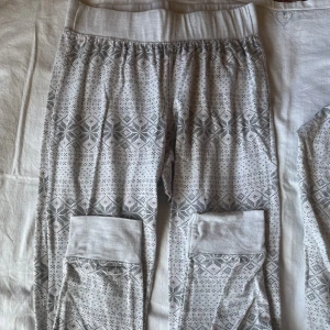 pyjamasset cubus  - säljer då det är lite kort i benen och ärmarna åt mig, så skönt material!☺️