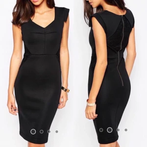 Elegant svart midiklänning  - Midiklänning, tjockt och fint material. Mycket elegant  Nyskick 