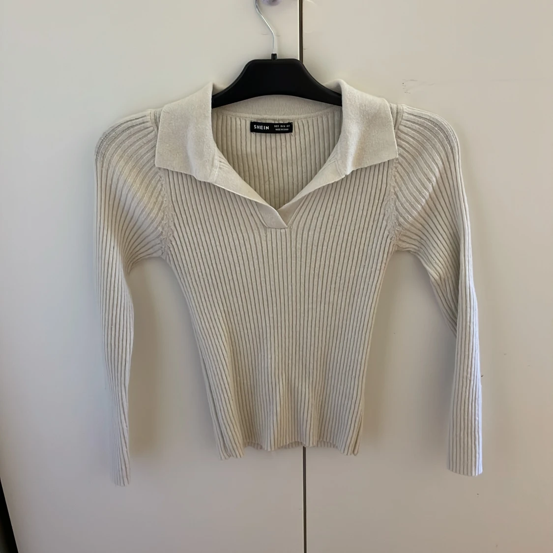 Vit stickad tröja! 💕