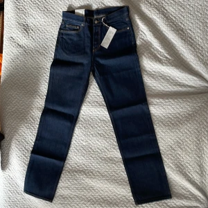 Arket jeans  - Arket jeans, otvättad denim, rak passform. Storlek w31. Oanvända! 