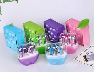 Manikyruppsättning i 9 Delar  - Paket mått 110*120*45mm Alla färger kvar  99kr/paket  Frakt 39kr