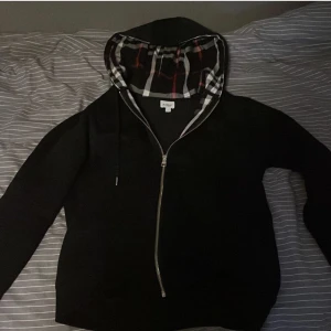 Burburry zip hoodie - Burburry zip inprincip helt ny, cond 8/10