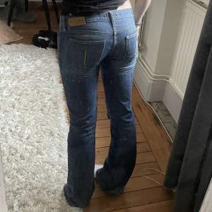 Jätte snygga fornorina jeans i nästan nyskick! Älskar verkligen dem men det är tyvvär lite för små för mig. Dem är super bra kvalitet och passar till allt. Om ni har några frågor är det bara att fråga💕💕priset kan diskuteras!!