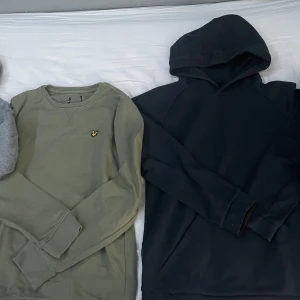 Märkeskläder hoodies, sweatshirts -  Calvin klein tröja-S 100kr Lyle&scott tröja-158/164 150kr Sail racing hoodie-160 150kr Alla är i väldigt bra skick/nyskick. Kan posta/mötas upp i Jönköping