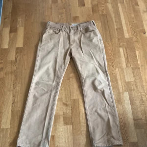 Vintage carhartt jeans - Carhartt byxor som inte används så mycket. Ganska bra skick men det märks att dom har varit använda