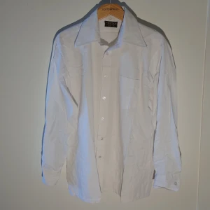 70-tals skjorta #5  - Fynda nu riktigt ovanliga 70-tals skjortor, har vart vakum förpackade för att hålla i tyget 🤘