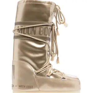 Icon metallic snow boots i guld.  Storlek 35-38. Använda 1 gång och köptes för 1800:-  Påse medföljer.