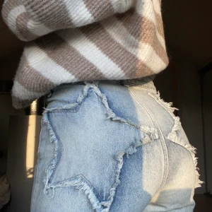 Jeans - Ett par snygga jeans men som tyävrr inte kommit till användning pågrund av att jag har så extremt många jeans. Dem är i ett bra skick men ändå använda ett par gånger. Kan diskuteras om pris