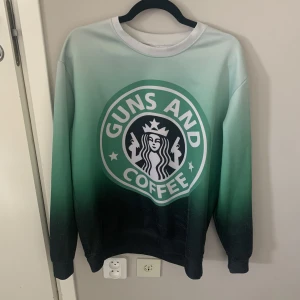 Oversized sweatshirt - En grön oversized sweatshirt från Madlady storlek onesize sitter som en L 