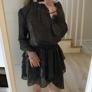 Bikbok klänning - Superfin klänning från bikbok som säljs då den aldrig används. Fint skick! Har du någon fråga så är det bara att skriva💝☺️