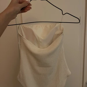 Bandeau Baddräkt - Helt oanvänd jättefin baddräkt  (Skyddslappen sitter kvar!)🌼