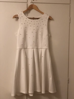 Student/avslutningskläning  - Skit snygg Studen/avslutningsklänning som jag bara har använt en gång.