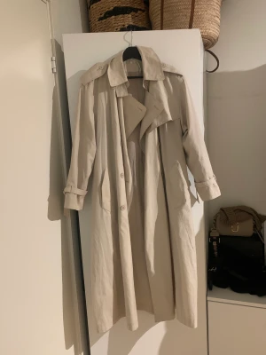 Trench coat  - Så snygg trench coat passar stl.S-M