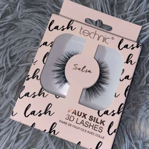 Fransar - Den först är oanvänd, den andra är använd några stycken drf ger gratis 💗