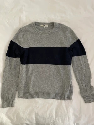 Stickad tröja  - Stickad grå tröja från Uniqlo