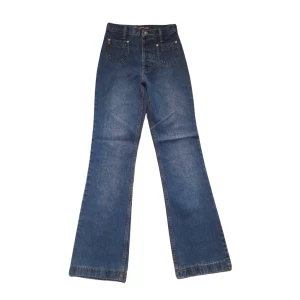 Flare high waist jeans, XS/34 - Tyvärr passade dessa inte på mig, men förhoppningsvis på någon annan! Köpt secondhand, men taggarna sitter fortfarande kvar. Måtten är: Midja: 64cm Längd: 105cm Benlängd: 21,5cm 🫶🏻