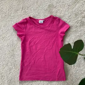 Super fin rosa t-shirt från Cubus! Sitter lite tajtare, men passar både xxs och xs (eg. strl. 146)⚡️Inga fläckar!🧚🏼‍♀️
