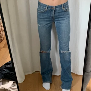 Lowwaist jeans - REPOST ! Lowwaist jeans från Fornarina 🤍 jag är 168 cm<3 (SÄLJER FLER JEANS BLA VICTORIABECKHAM PÅ MIN SIDA)