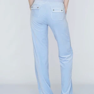 Söker juicy couture byxor strl xxs  - Någon som säljer ljusblå, vita eller ljusrosa juicy byxor i strl xxs? Isånnafall får ni jättegärna höra av er till mig!