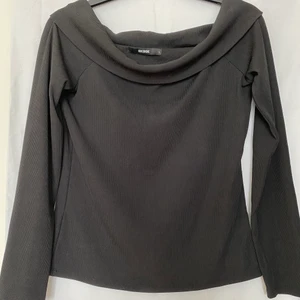 Bik Bok Tröja (L) - Ny skick - passar lika bra till (S) och (M)