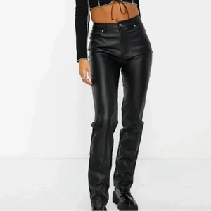 skinnbyxor - säljer dessa skinnbyxor från missguided då dem är förstora på mig som har xs men passar nog en S o M. inga skador elr liknade 💓