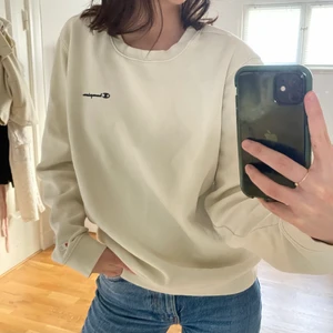 Champion sweatshirt  - Champion tröja i storlek M!! Kommer aldrig till användning och därav säljer jag den!! 