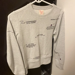 Champion Sweatshirt  - Använd fåtal gånger. Köpt för 1400kr.