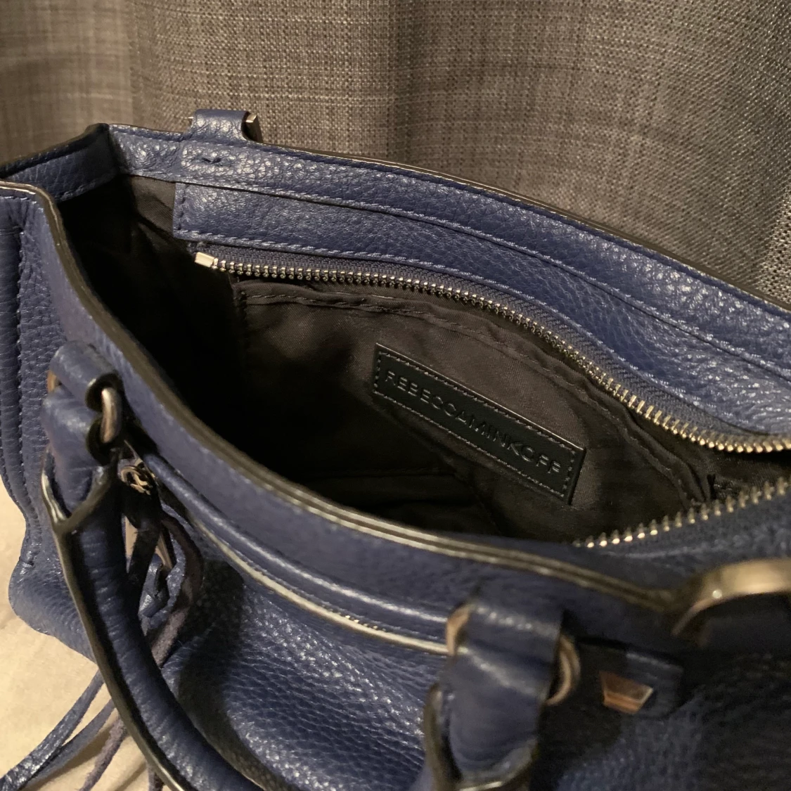 Oanvänd Rebecca Minkoff läderväska  - 90