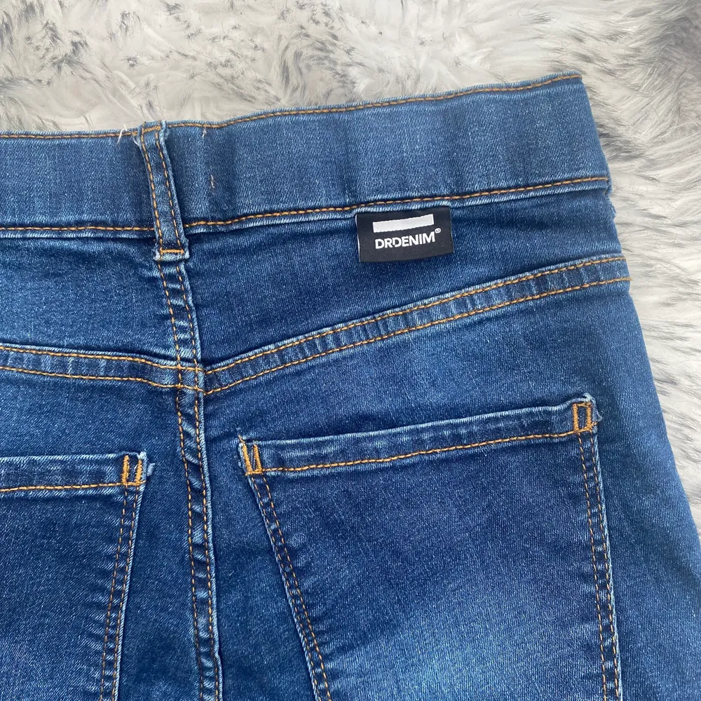 bootcut jeans från dr denim i stl xs/32. jätte fint skick! skriv privat för fler bilder, mått osv ❤️. Jeans & Byxor.