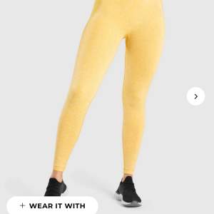 Nya aldrig använda gula tights från gymshark i storlek S