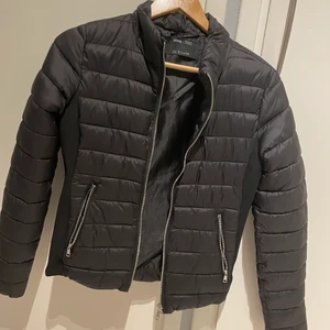 Vår/höst jacka S - Oanvänd jacka i storlek S, passar även xs.