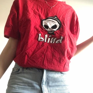 Blind vintage oversized t-shirt - Feeeetaste tröjan, lite skrynklig för den har legat i min garderob i ett år, men annars toppskick! Köpt på tradera☠️❤️