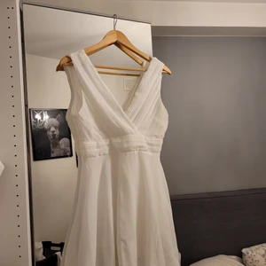 Sommarklänning - Superfin klänning till skolavslutning, student eller allmänt till sommaren, kan mötas upp (skåne) eller posta, frakt ingår!!💞