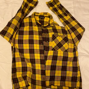 Skjorta  - Rutig skjorta som är väl använd 