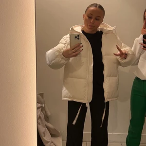 Vinterjacka!! -   säljer nu min fina fina favorit vinterjacka, för jag köpt en annan. Denna är lite oversized på mig som i vanliga fall har s/m.❤️ (tryck INTE på köp direkt)