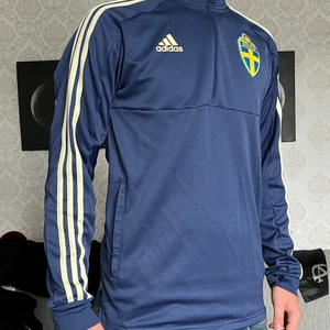 Landslags tröja - Landslags tröja som jag aldrig använder. Storlek M säljes för 200kr+frakt